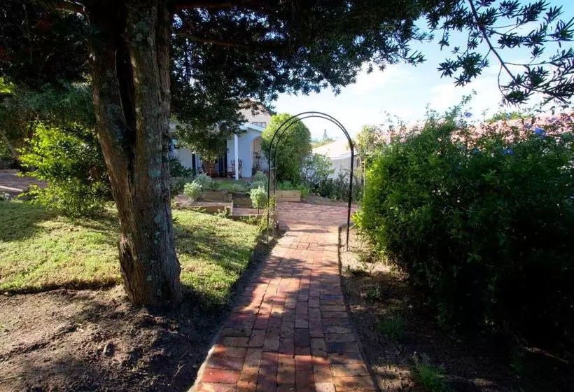 ペンション Long Story Guest House