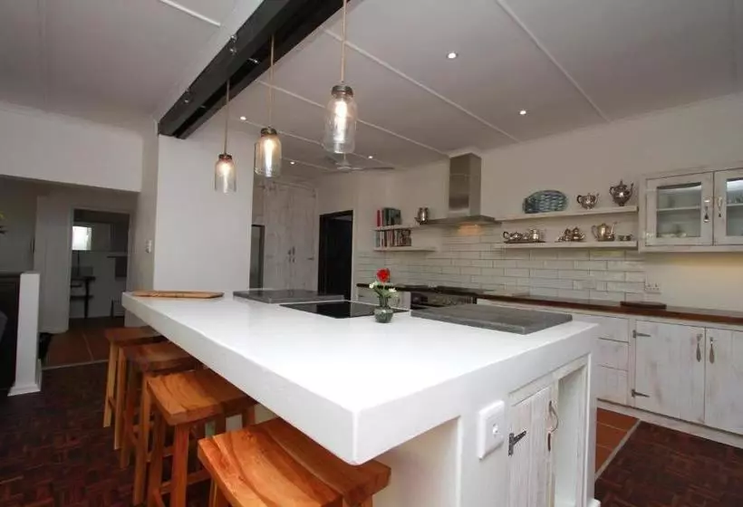 ペンション Long Story Guest House