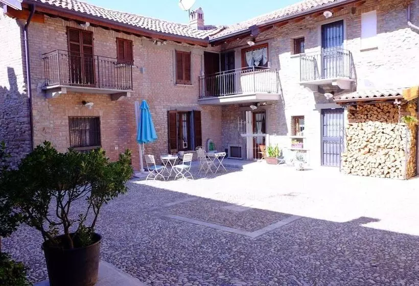 هتل B&b La Corte Suites