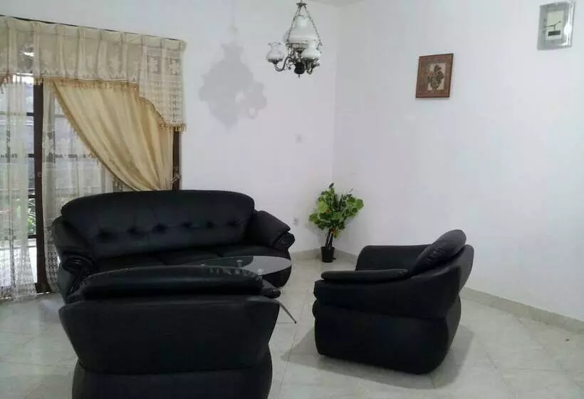 Hotelli Elkaduwa Bungalow