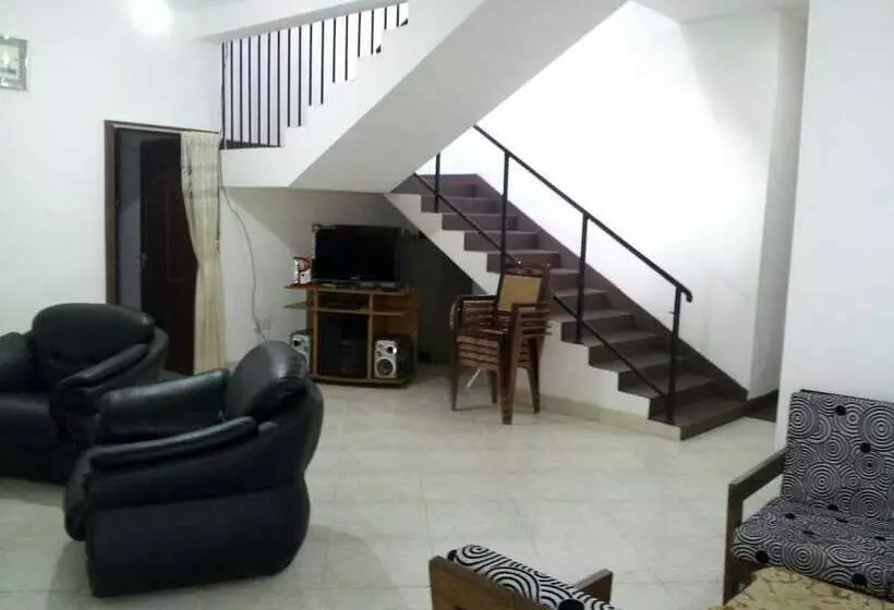 Hotelli Elkaduwa Bungalow