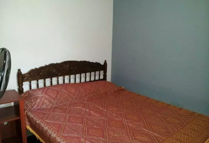 Hotelli Elkaduwa Bungalow