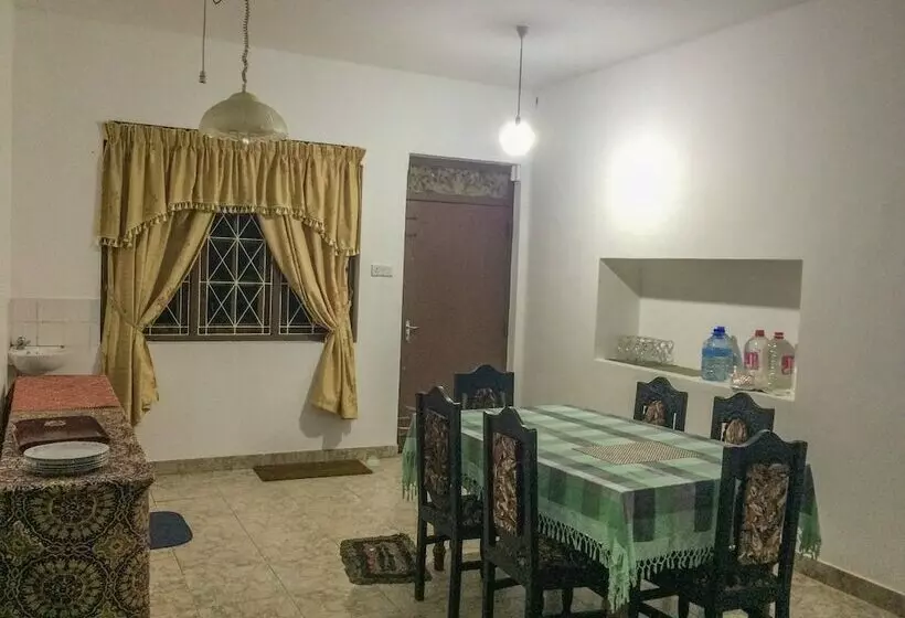 Hotelli Elkaduwa Bungalow