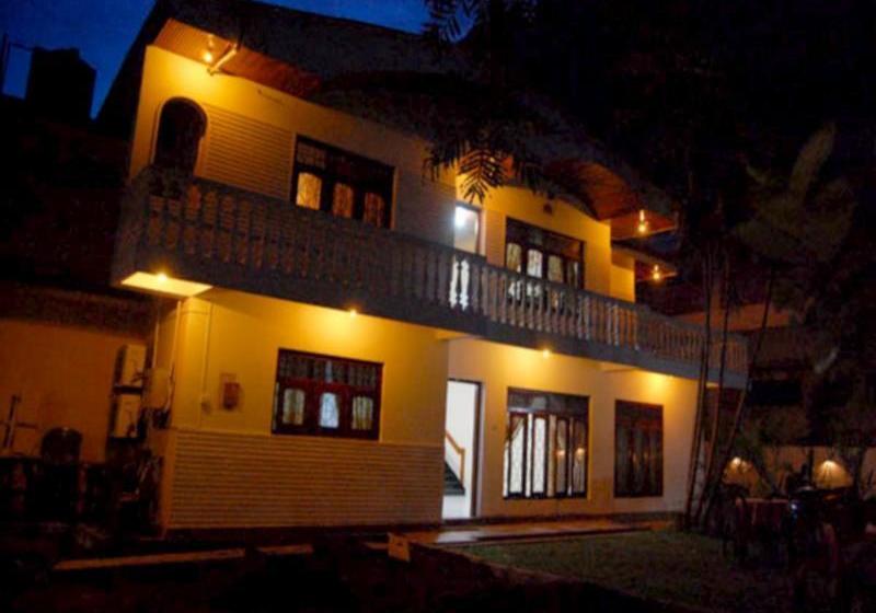 ホテル French Garden Tourist Rest