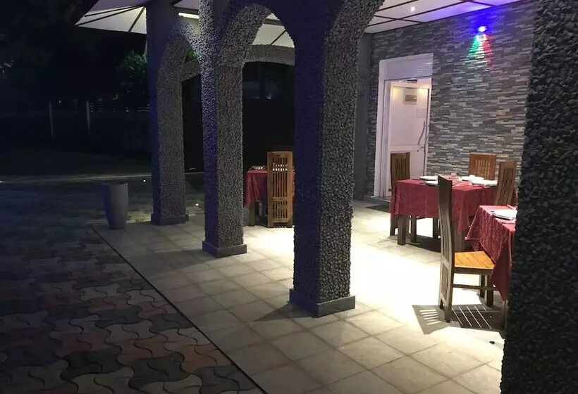 ホテル Villaflorence