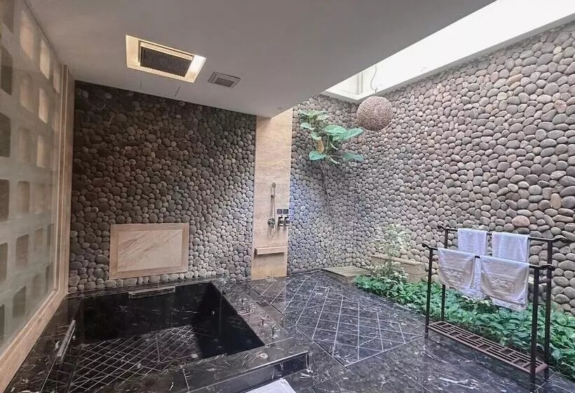 Orient Luxury Villa Motel