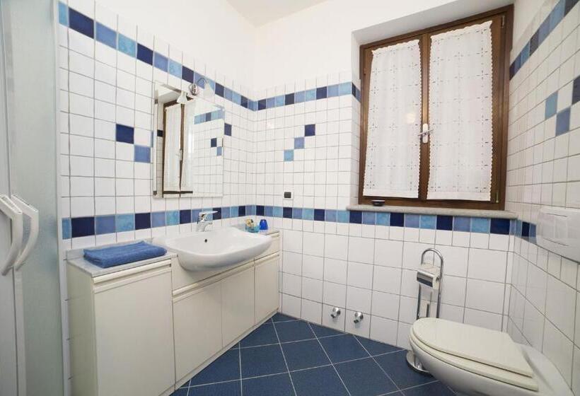 Отель B&b La Frola