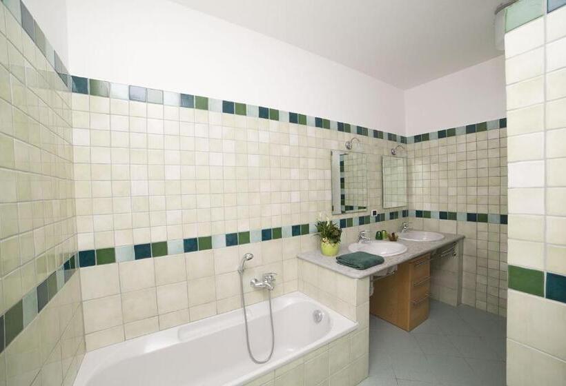 Отель B&b La Frola