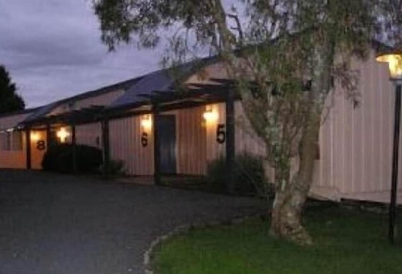 호텔 Caves Motor Inn