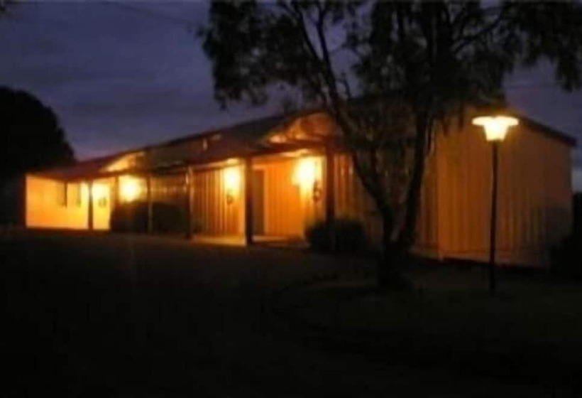 호텔 Caves Motor Inn