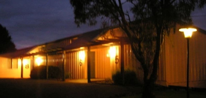 호텔 Caves Motor Inn