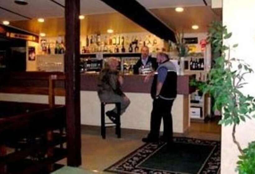 호텔 Caves Motor Inn