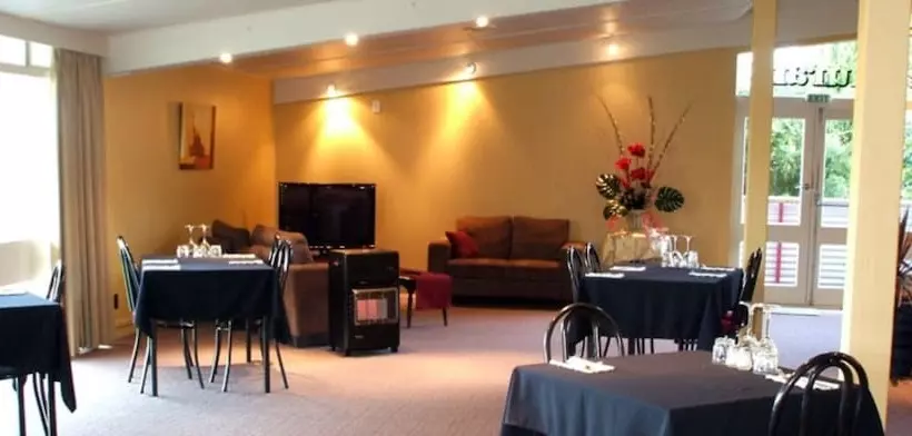 Hotelli Caves Motor Inn