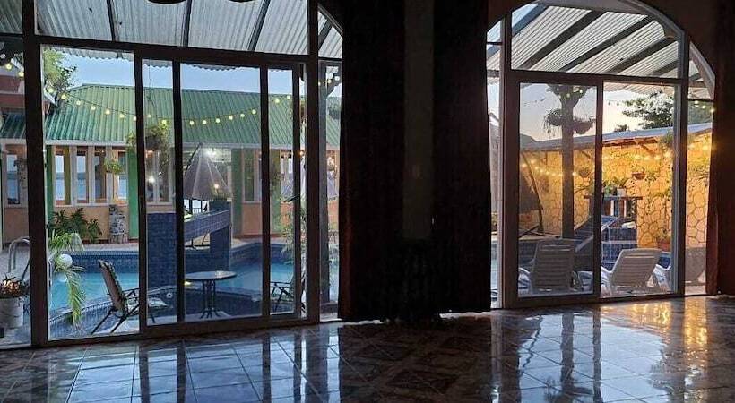 هتل La Ribiera Del Lago Peten Itza