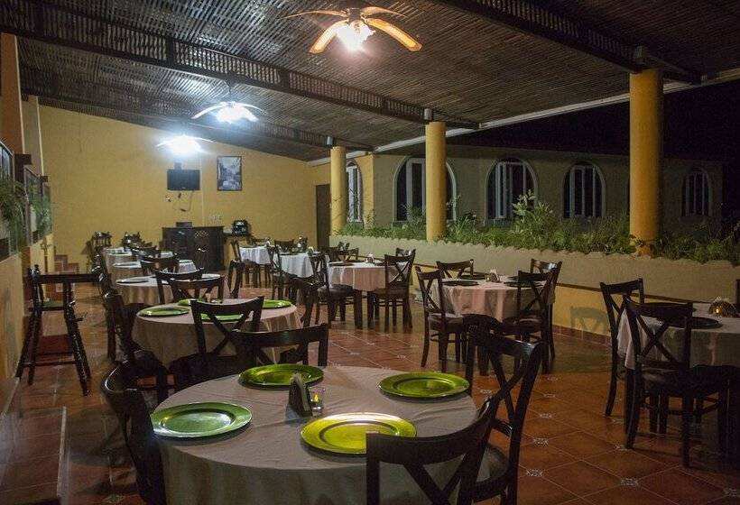 هتل La Ribiera Del Lago Peten Itza