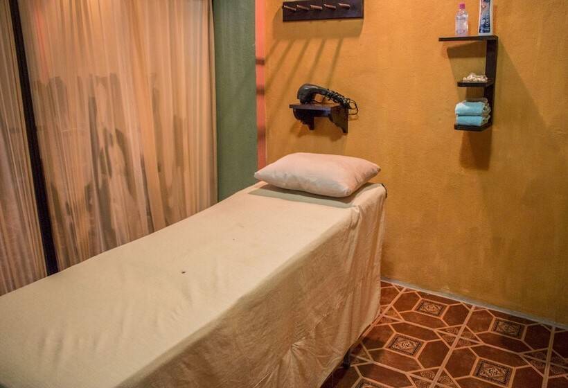 هتل La Ribiera Del Lago Peten Itza