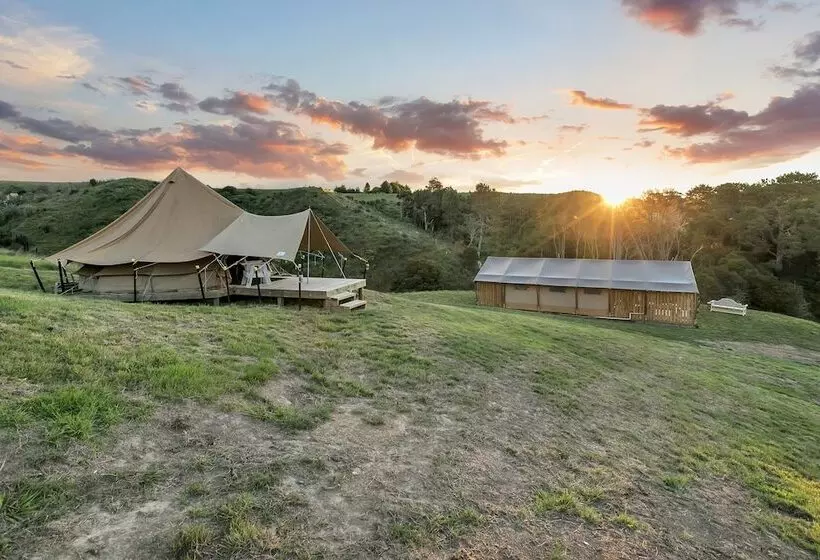 Hotelli Luxury Under Canvas