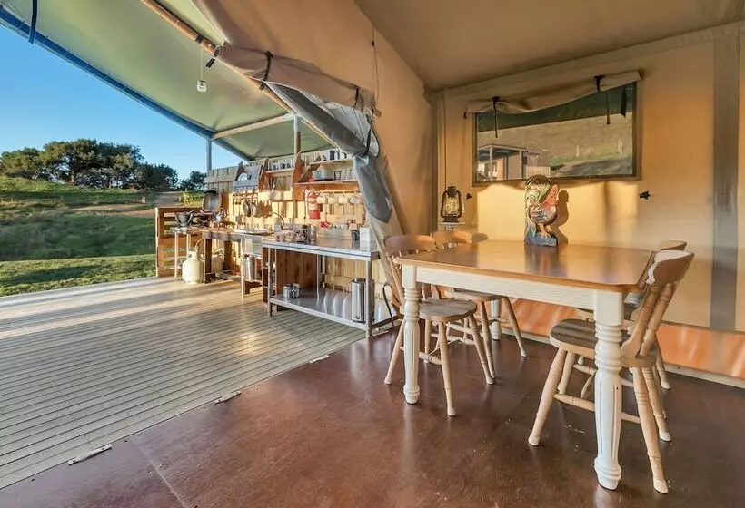 Hotelli Luxury Under Canvas