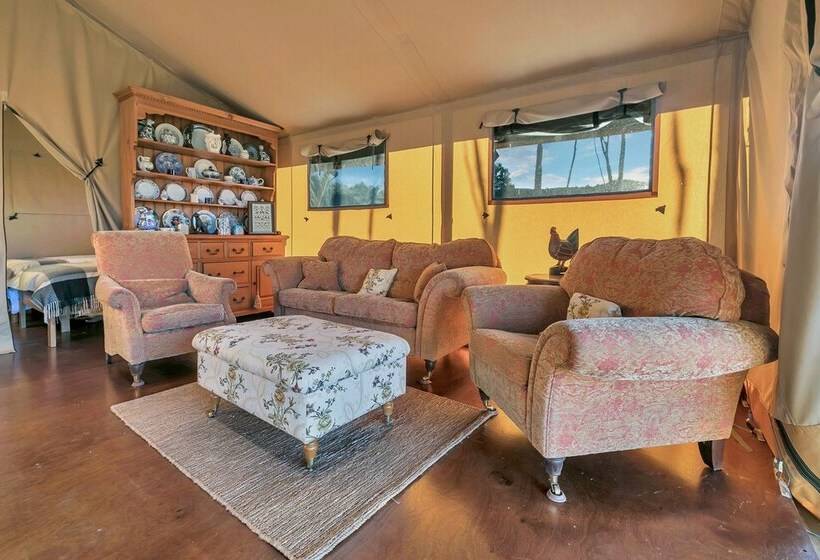 호텔 Luxury Under Canvas