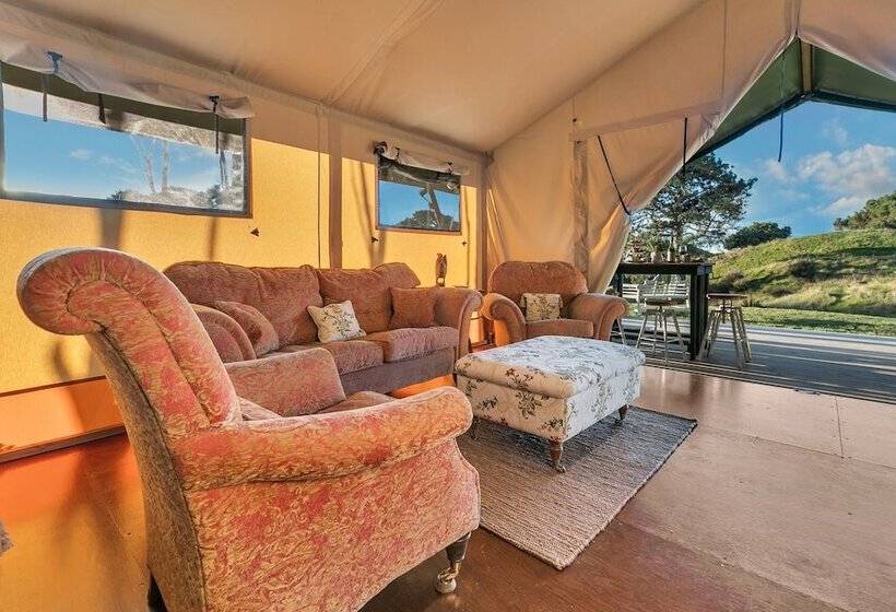 호텔 Luxury Under Canvas