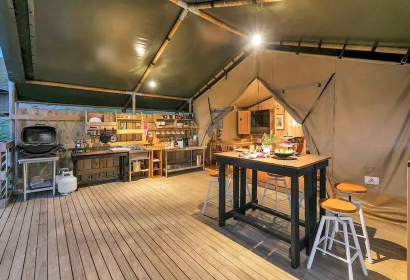 Hotelli Luxury Under Canvas