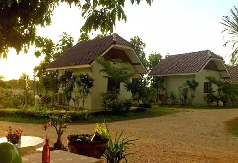 Suanlamyai Resort