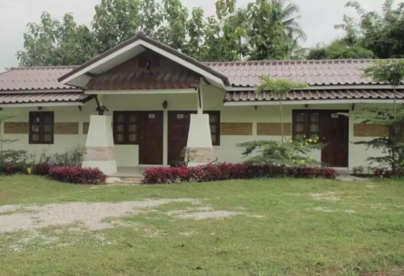 Suanlamyai Resort