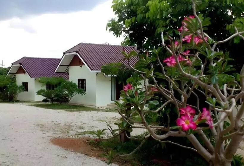 Suanlamyai Resort