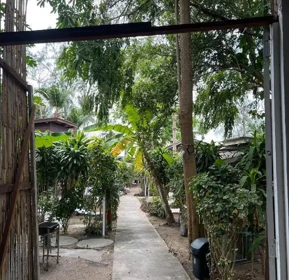 Haad Chao Phao Resort