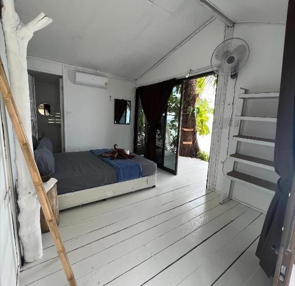 Haad Chao Phao Resort