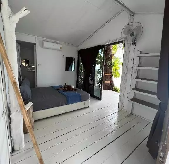 Haad Chao Phao Resort