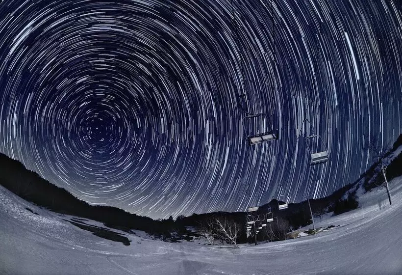 Hotelli Spa Lodge Redwood Inn