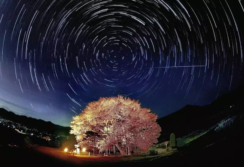 Hotelli Spa Lodge Redwood Inn