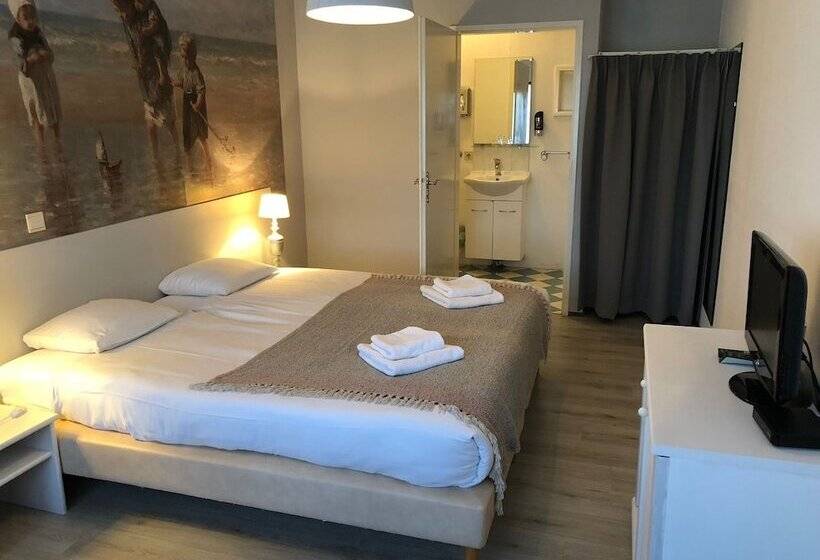 The Bliss Hotel Kitchen & Deli