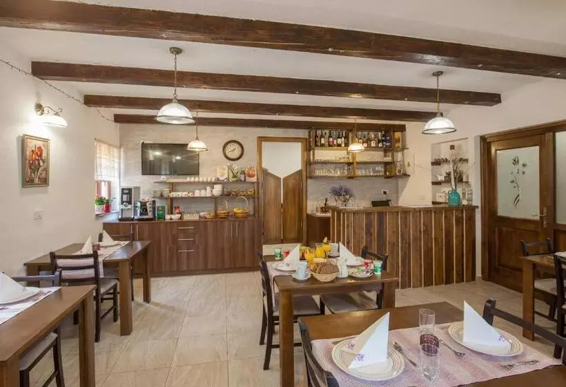 تختخواب و صبحانه Rooms Imperial House