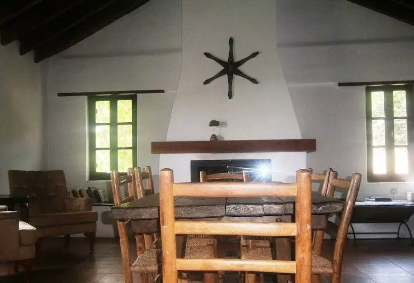 Hotelli Ambelikos Traditional Agro