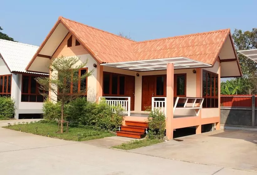 ホテル Baan Suan Siriwat