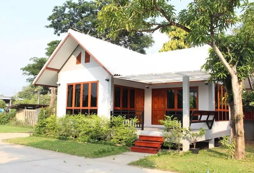 ホテル Baan Suan Siriwat