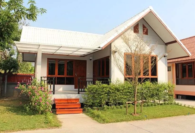 ホテル Baan Suan Siriwat