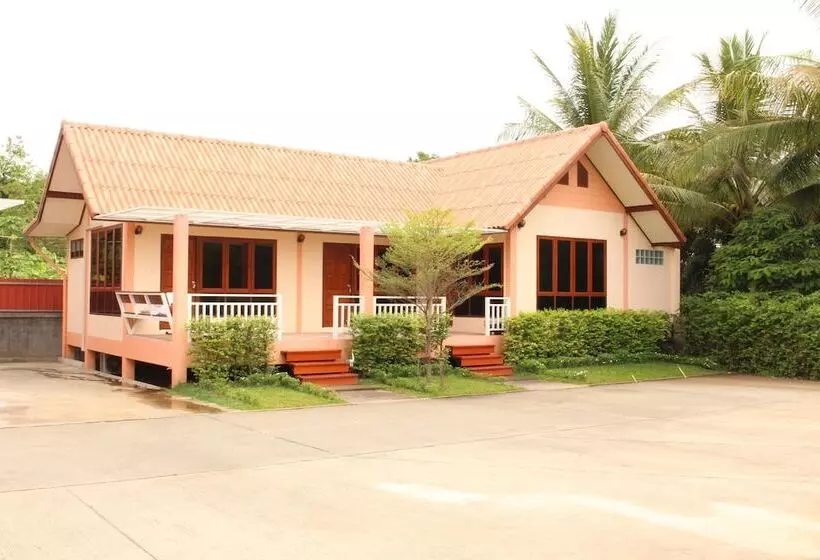 ホテル Baan Suan Siriwat
