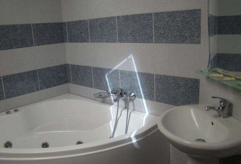 فندق Pensiunea Floare De Colt