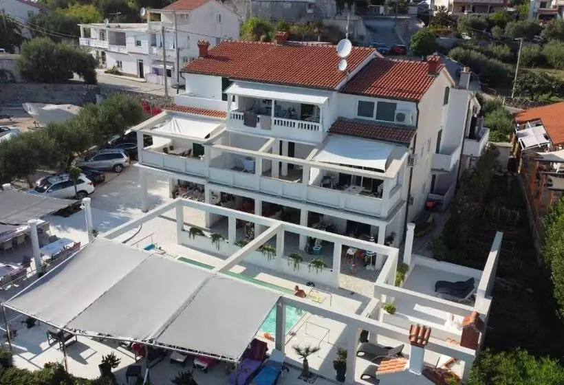 Majatalo Guesthouse Raffaello