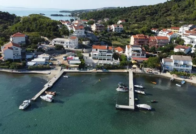 Majatalo Guesthouse Raffaello