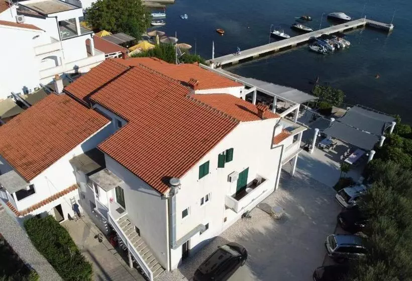 Majatalo Guesthouse Raffaello