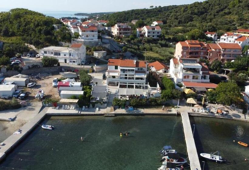 ペンション Guesthouse Raffaello