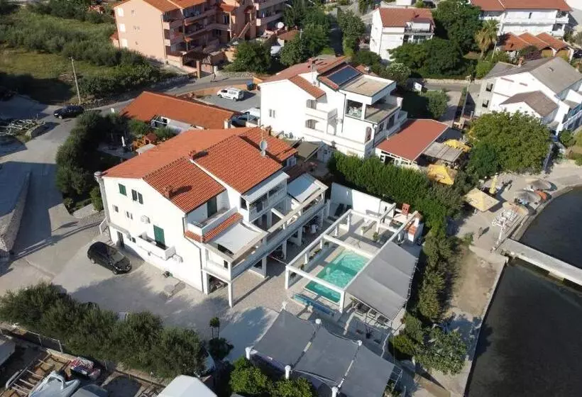 Majatalo Guesthouse Raffaello