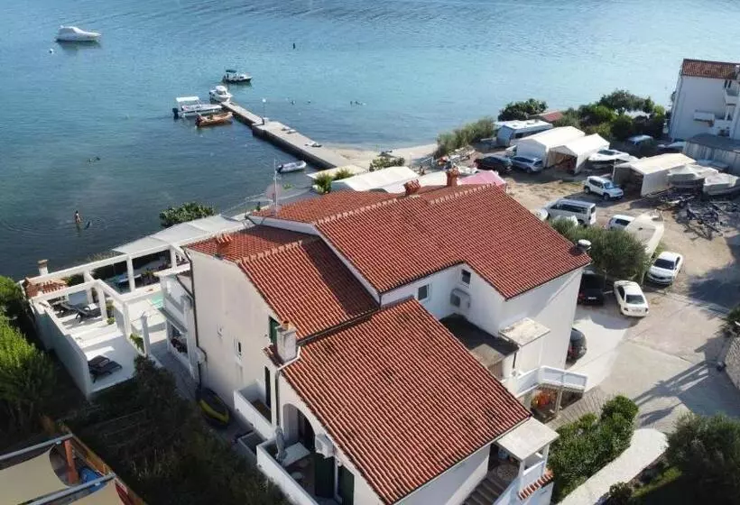 Majatalo Guesthouse Raffaello