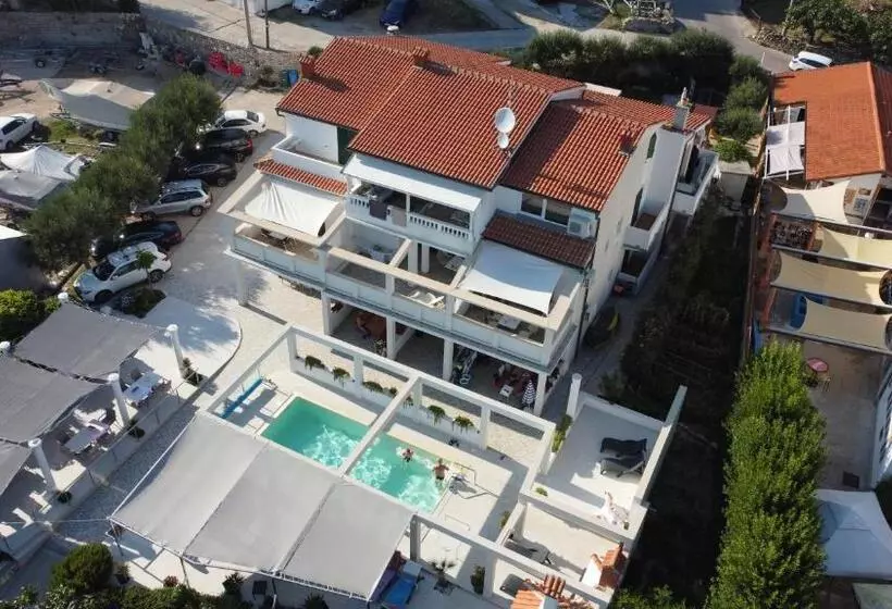 Majatalo Guesthouse Raffaello