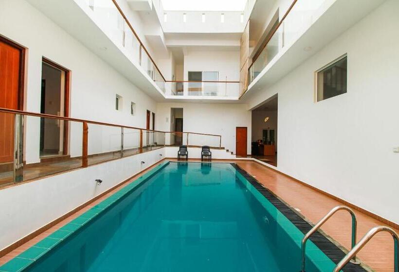 فندق Meth Suites