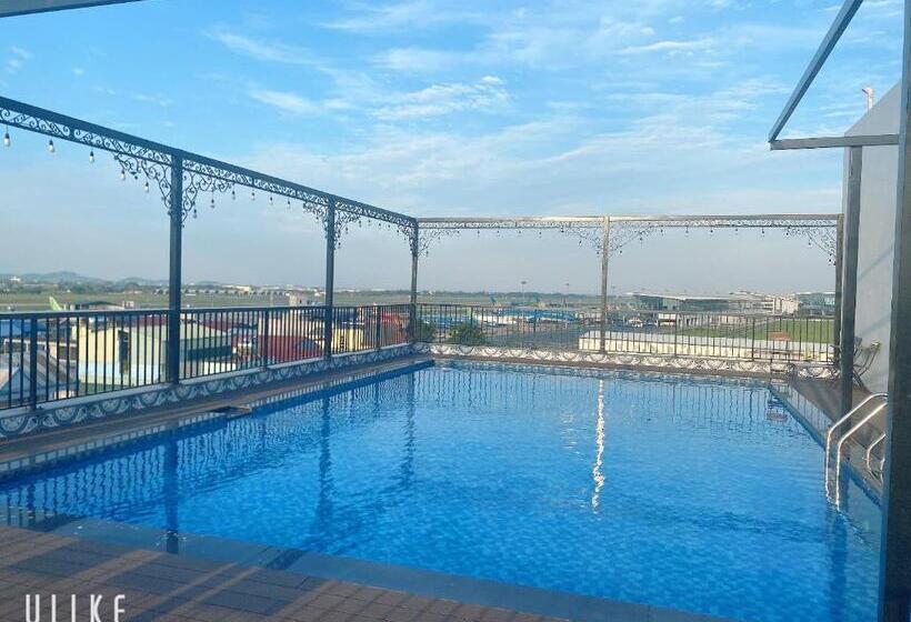 هتل Paragon House And Residence